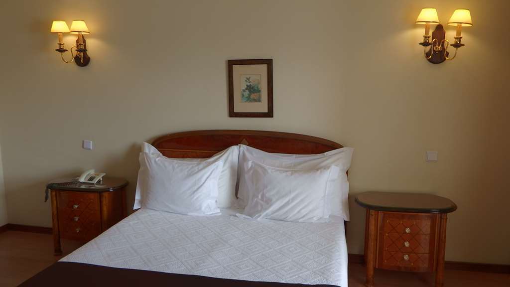 Golden Tulip Porto Gaia Hotel Вила Нова ди Гая Екстериор снимка