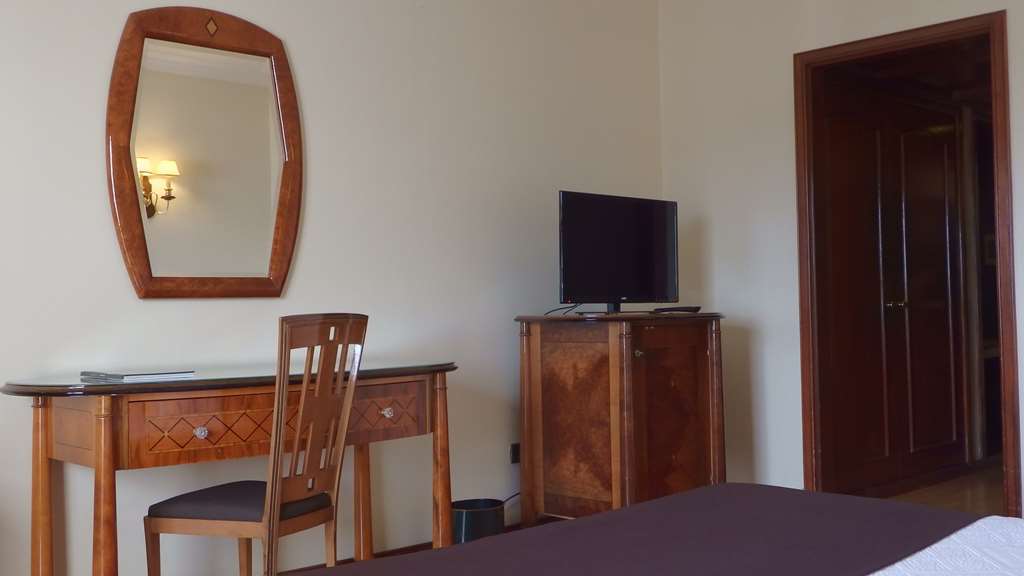 Golden Tulip Porto Gaia Hotel Вила Нова ди Гая Екстериор снимка